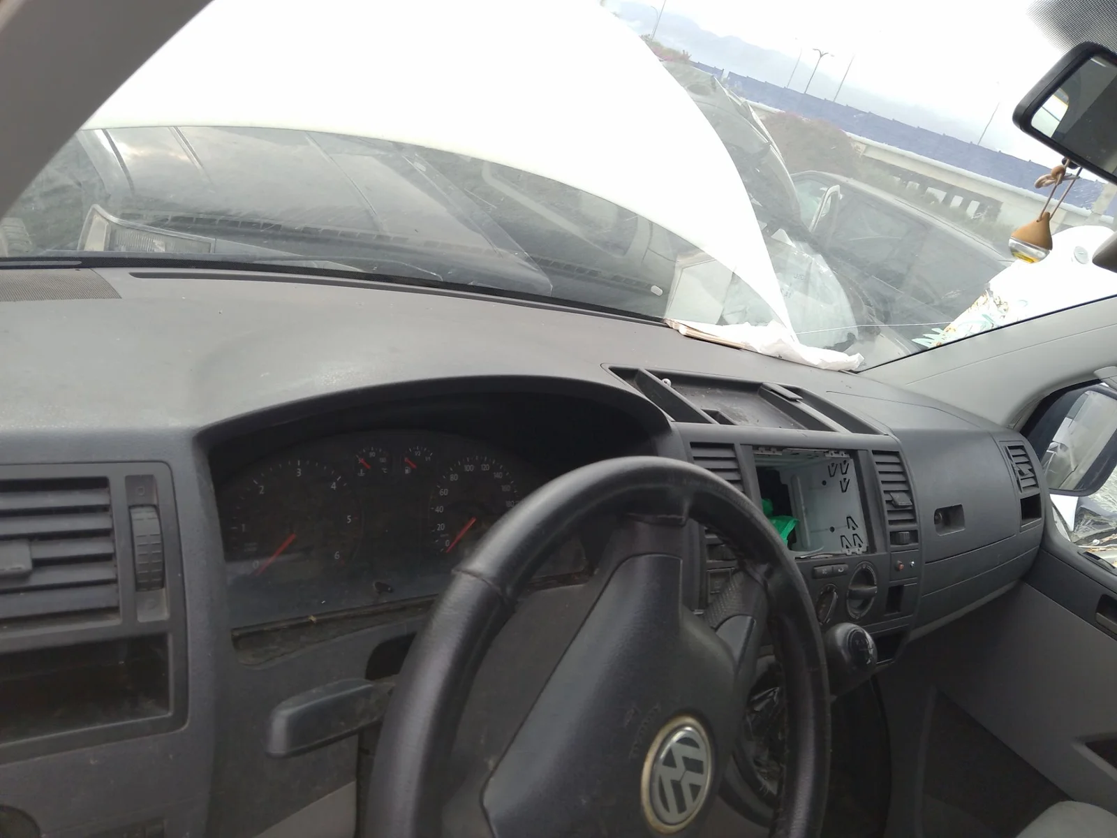 Foto de SALPICADERO VOLKSWAGEN T5 TRANSPORTER FURGÓN/COMBI (7H) 1.9 TDI CAT (AXB) (105 CV / 77 KW)