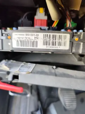Foto de CAJA RELES / FUSIBLES CITROEN BERLINGO 2.0 HDi CAT (RHY / DW10TD) (90 CV / 66 KW)
