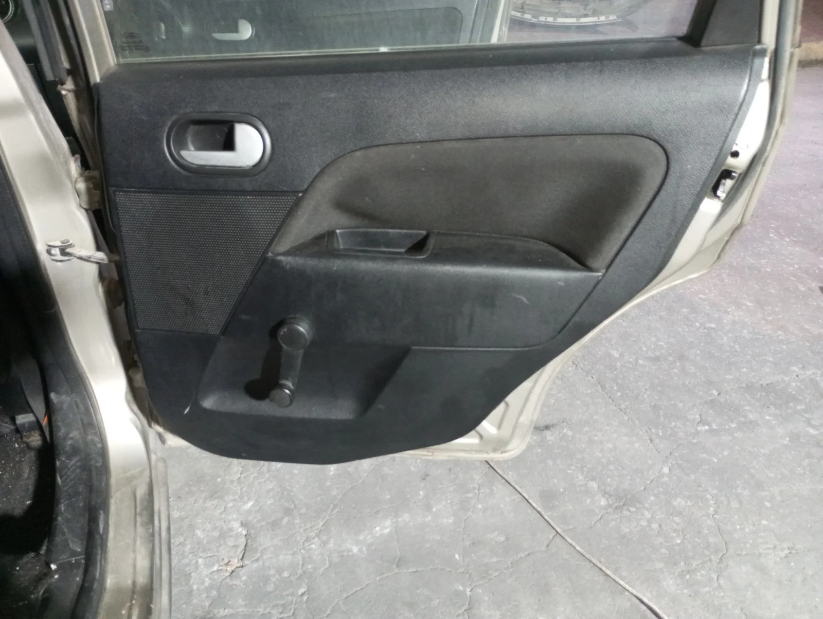 Foto de GUARNECIDO PUERTA TRASERA DERECHA FORD FIESTA (CBK) 1.4 TDCi CAT (68 CV / 50 KW) referencia 1378881