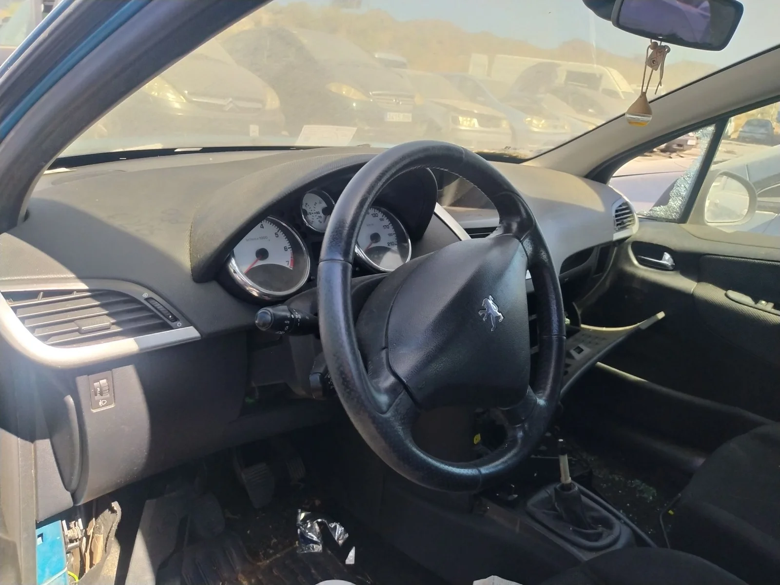 Foto de SALPICADERO PEUGEOT 207 SW 1.4 16V VTi (95 CV / 70 KW) referencia 8211XS