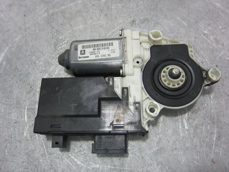 Foto de MOTOR ELEVALUNAS DELANTERO IZQUIERDO CITROEN C5 BERLINA 2.0 HDi (109 CV / 80 KW) referencia 9632531880