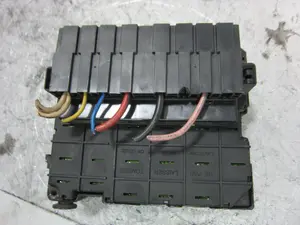 Foto de CAJA RELES / FUSIBLES PEUGEOT 206 1.4 16V CAT (KFU / ET3J4) (88 CV / 65 KW) referencia 9650664080 foto 4