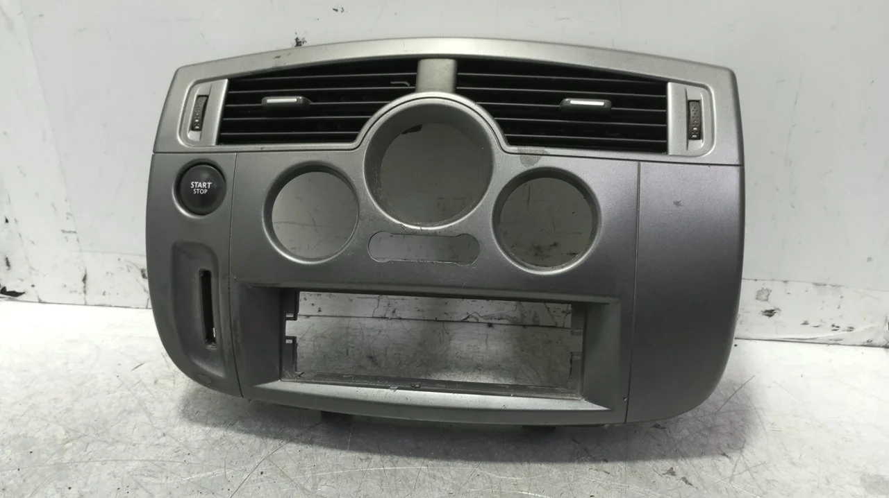 Foto de NO IDENTIFICADO RENAULT SCENIC II 1.5 dCi Diesel (101 CV / 74 KW) referencia 8200140710