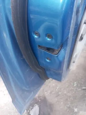 Foto de CERRADURA PUERTA DELANTERA IZQUIERDA FORD FOCUS BERLINA (CAP) 1.6 TDCi CAT (109 CV / 80 KW)