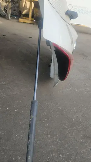 Foto de PILOTO TRASERO IZQUIERDO OPEL CORSA E 1.2 (69 CV / 51 KW) foto 2