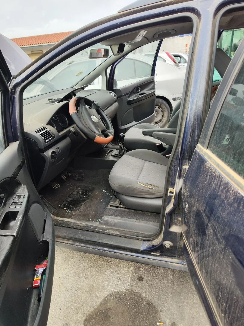 Foto de GOMAS CONTORNO PUERTA VOLKSWAGEN SHARAN (7M6/7M9) 1.9 TDI (116 CV / 85 KW)
