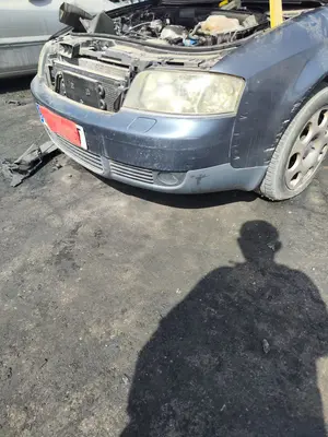 Foto de PARAGOLPES DELANTERO AUDI A6 BERLINA (4B2) 2.5 V6 24V TDI (180 CV / 132 KW) foto 3