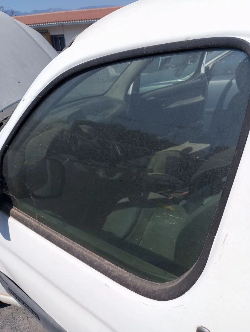 Foto de LUNA DELANTERA IZQUIERDA CITROEN BERLINGO 1.9 Diesel (69 CV / 51 KW) referencia 9806252880
