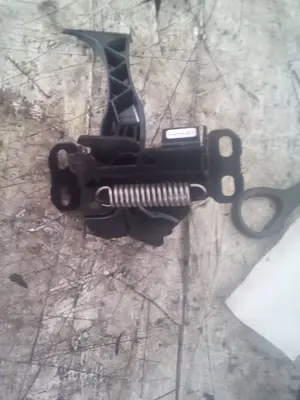 Foto de CERRADURA CAPO MERCEDES-BENZ CLASE A (BM 168) referencia A1688800160