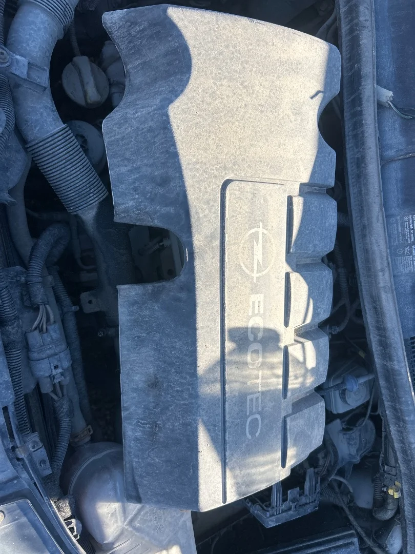 Foto de TAPA MOTOR OPEL CORSA D 1.3 16V CDTI (75 CV / 55 KW)