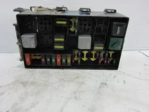 Foto de CAJA RELES / FUSIBLES FORD FOCUS BERLINA (CAK) 1.8 16V CAT (116 CV / 85 KW) referencia 98AG14A142AD