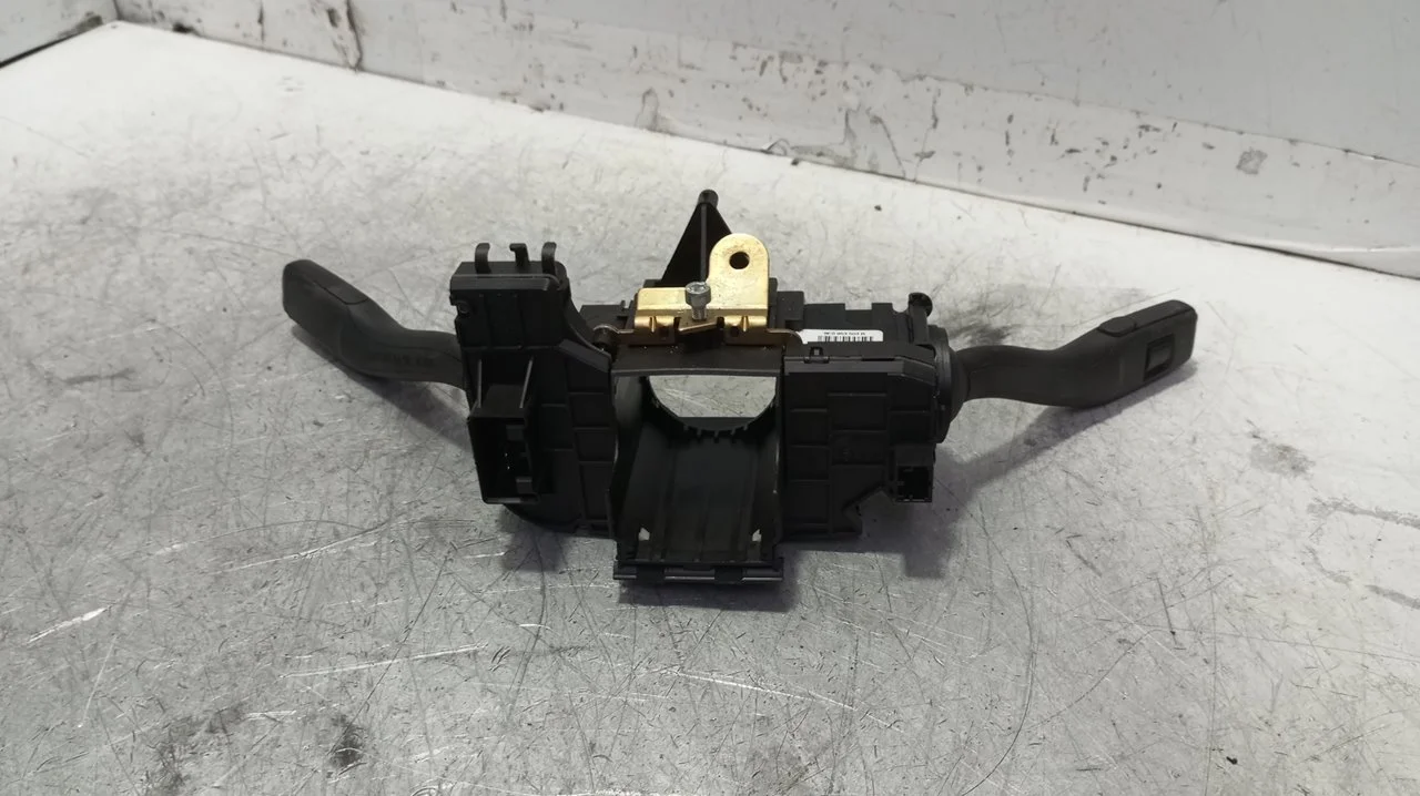 Foto de MANDO MULTIFUNCION AUDI A4 BERLINA (8E) 1.9 TDI (131 CV / 96 KW) referencia 8E0953549F