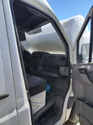 Foto de GOMAS CONTORNO PUERTA MERCEDES-BENZ SPRINTER II FURGÓN 2.1 CDI CAT (88 CV / 65 KW)