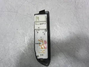 Foto de MANDO ELEVALUNAS DELANTERO DERECHO TOYOTA RAV4 (A2) 2.0 16V CAT (150 CV / 110 KW) referencia 8482042130 foto 4