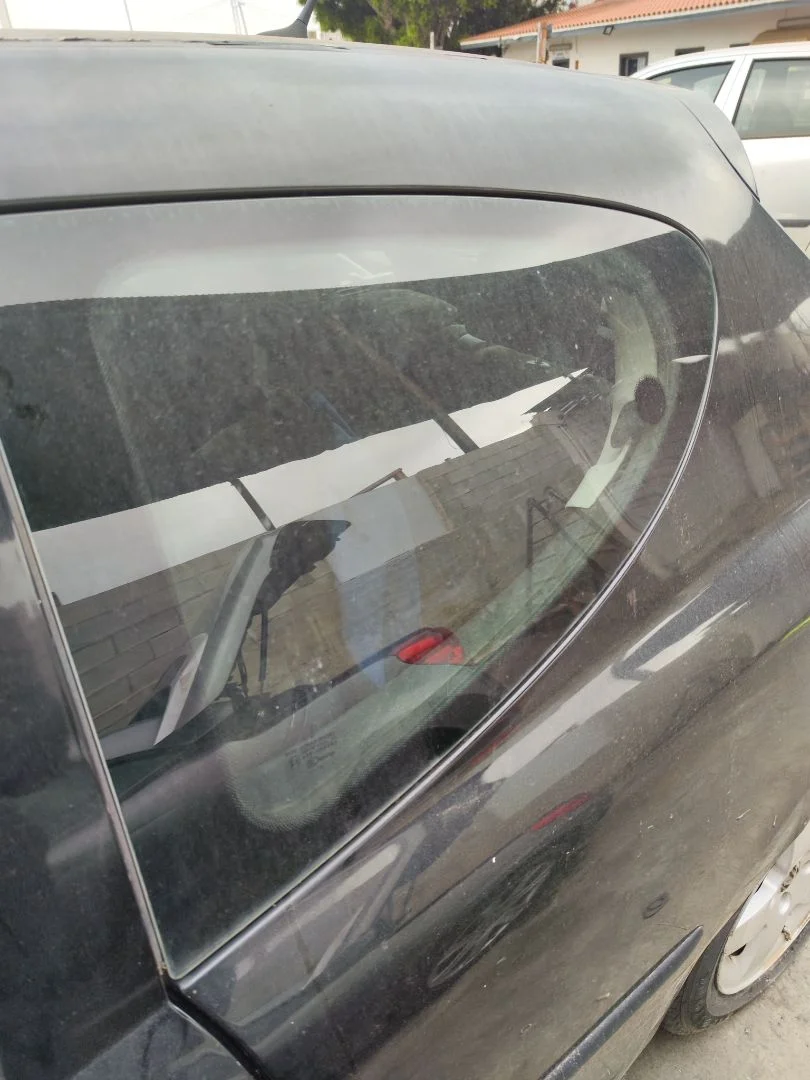 Foto de LUNA TRASERA IZQUIERDA PEUGEOT 207 1.4 16V CAT (KFU / ET3J4) (88 CV / 65 KW)