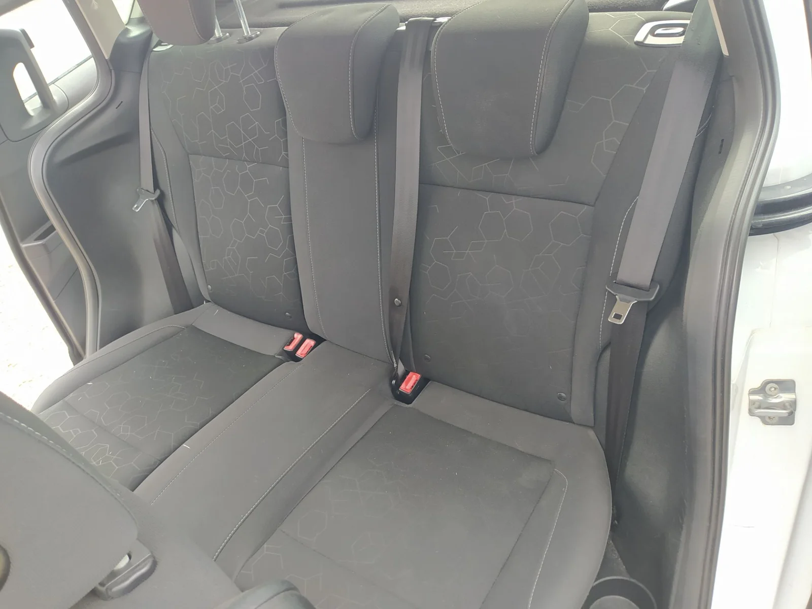 Foto de ENGANCHE CINTURON TRASERO DERECHO FORD B-MAX (CB2) 1.5 TDCi CAT (95 CV / 70 KW) referencia DVA54926