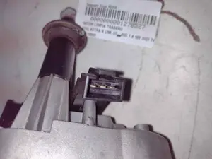 Foto de MOTOR LIMPIA TRASERO OPEL ASTRA K BERLINA 5P referencia 60Z010009 foto 4