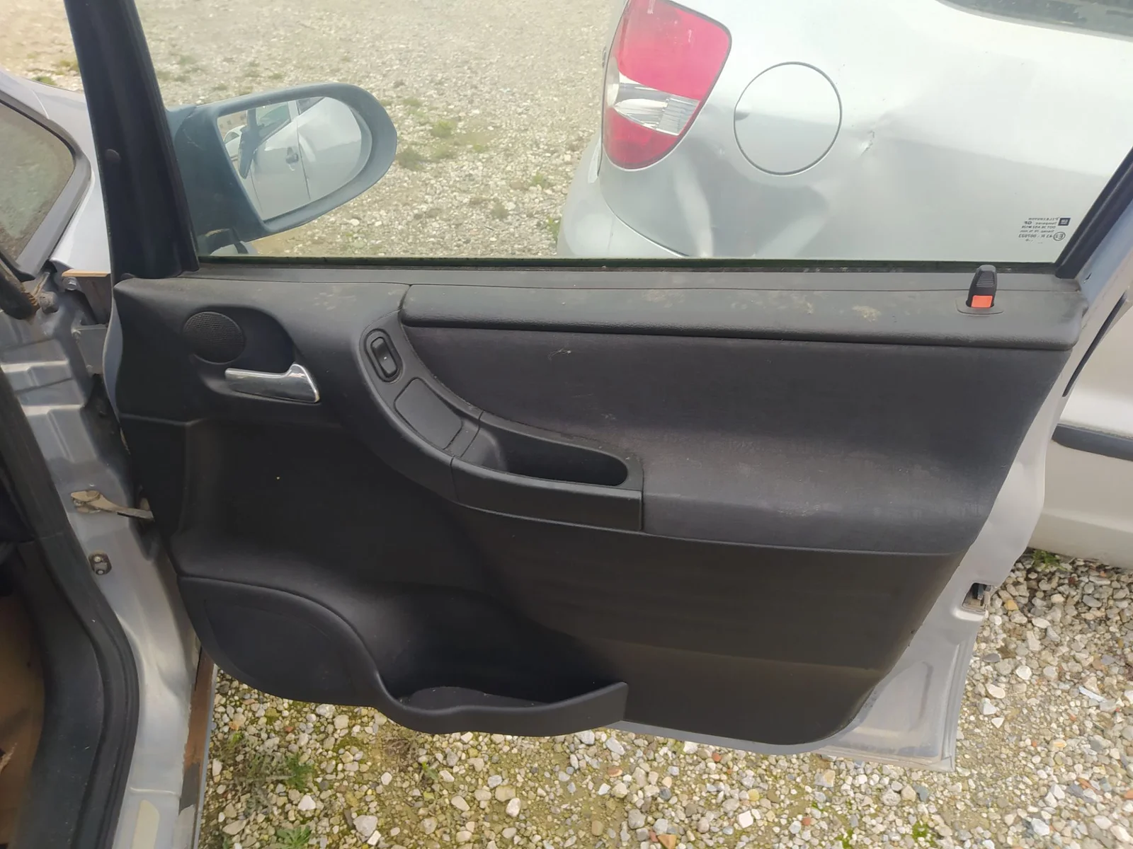 Foto de CERRADURA PUERTA DELANTERA DERECHA OPEL ZAFIRA A 2.0 DTI (101 CV / 74 KW)