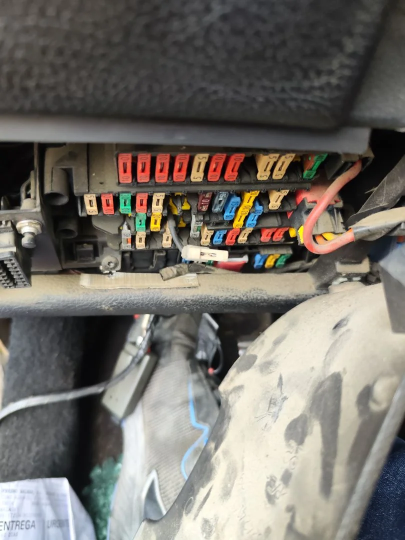 Foto de CAJA RELES / FUSIBLES PEUGEOT 206 1.6 16V CAT (109 CV / 80 KW)