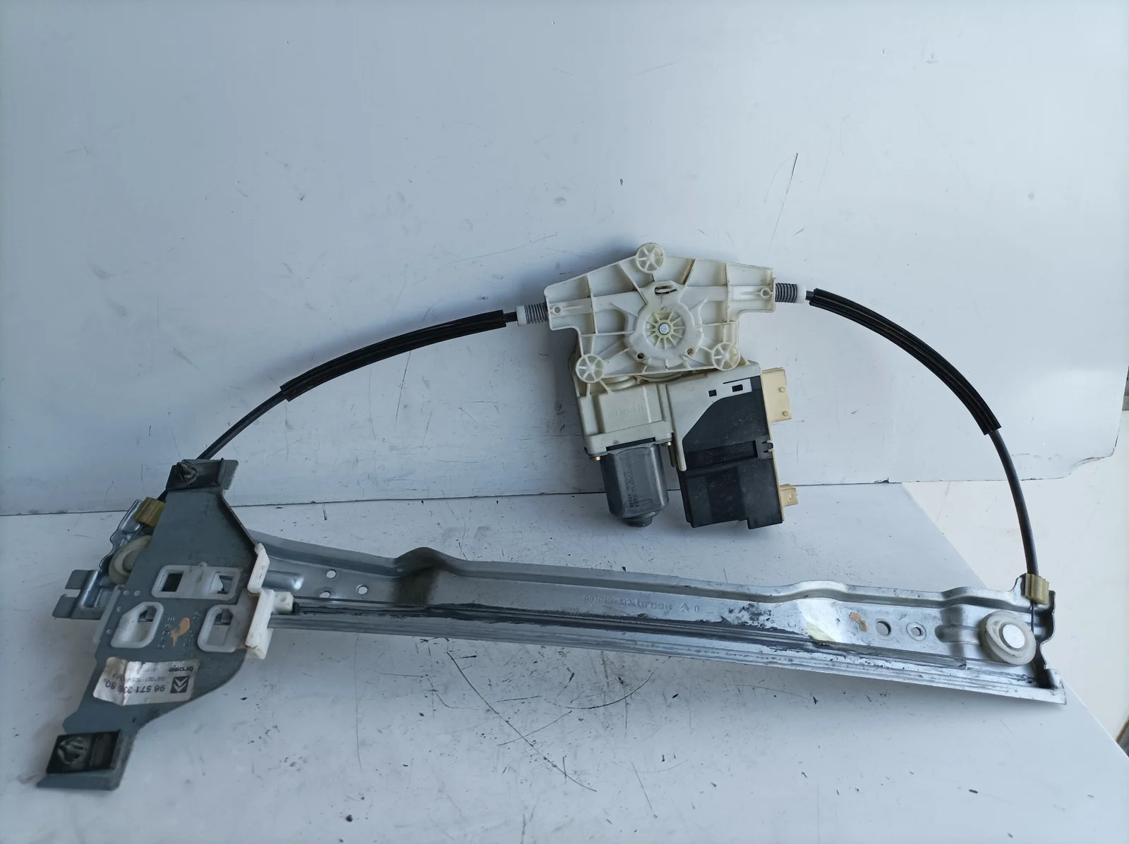 Foto de ELEVALUNAS DELANTERO DERECHO CITROEN C4 BERLINA referencia 9657133580