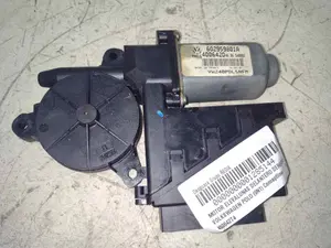 Foto de MOTOR ELEVALUNAS DELANTERO DERECHO VOLKSWAGEN POLO IV (9N1) 1.9 SDI (64 CV / 47 KW) referencia 6Q2959801A