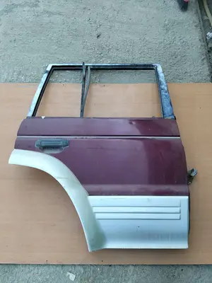 Foto de PUERTA TRASERA DERECHA MITSUBISHI MONTERO (V60/V70)