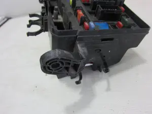 Foto de CAJA RELES / FUSIBLES PEUGEOT 206 + 1.1 (60 CV / 44 KW) referencia 9657608880 foto 6