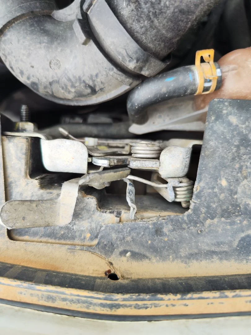 Foto de CERRADURA CAPO RENAULT CLIO III 1.5 dCi Diesel FAP (75 CV / 55 KW)