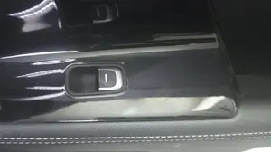 Foto de MANDO ELEVALUNAS TRASERO DERECHO KIA NIRO (SG2) Híbrido 104 kW (1.6 Ltr. - 77 kW) (141 CV / 104 KW) referencia 93590G5900