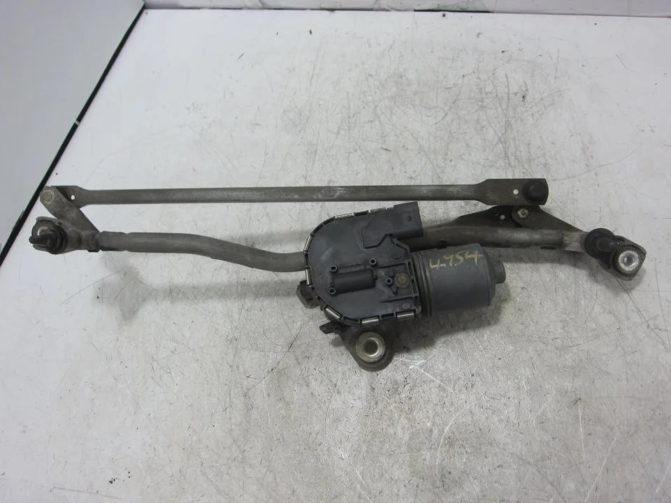 Foto de MOTOR LIMPIA DELANTERO AUDI A6 BERLINA (4F2) 4.2 V8 40V (335 CV / 246 KW) referencia 4F1955023B