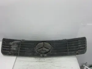 Foto de REJILLA DELANTERA MERCEDES-BENZ SPRINTER FURGÓN (901-904) 2.3 Diesel (79 CV / 58 KW) foto 2