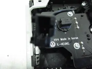 Foto de LUZ INTERIOR VOLKSWAGEN GOLF VII BERLINA (BQ1/BE2) 1.6 TDI (116 CV / 85 KW) referencia 5Q0951172 foto 8