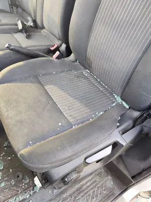 Foto de ASIENTO DELANTERO IZQUIERDO FORD TRANSIT CHASIS CABINA (TTG) 2.0 TDCi CAT (170 CV / 125 KW)