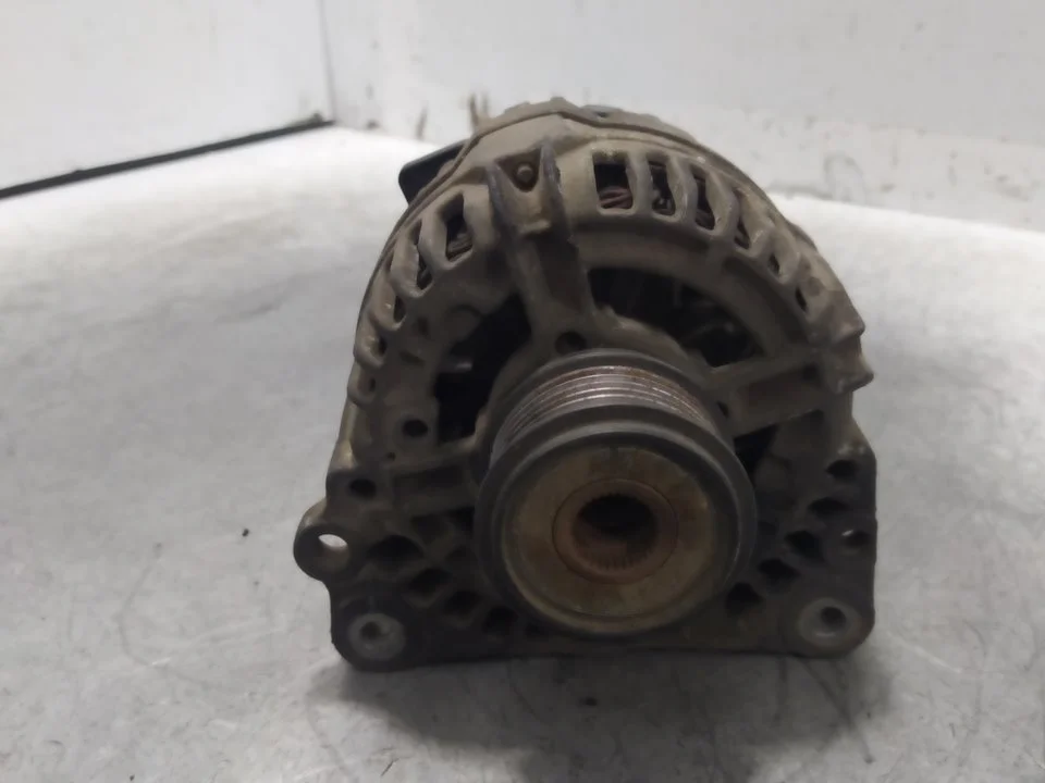 Foto de ALTERNADOR VOLKSWAGEN GOLF IV BERLINA (1J1)(10.1997) 1.9 TDI (116 CV / 85 KW) referencia 037903025M