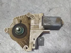 Foto de MOTOR ELEVALUNAS DELANTERO IZQUIERDO AUDI A4 BERLINA (8K2) 1.8 16V TFSI (120 CV / 88 KW) referencia 8K0959801 foto 4
