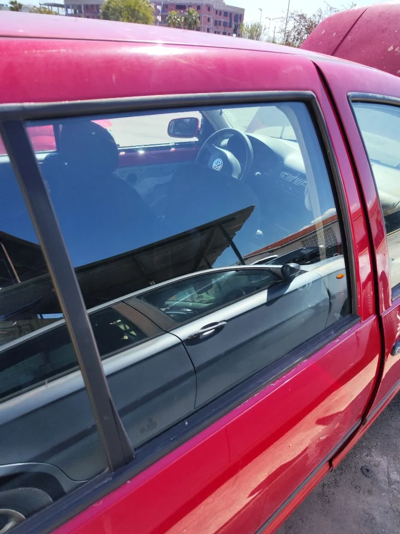 Foto de LUNA TRASERA DERECHA VOLKSWAGEN GOLF IV BERLINA (1J1)(10.1997) 1.9 TDI (90 CV / 66 KW)