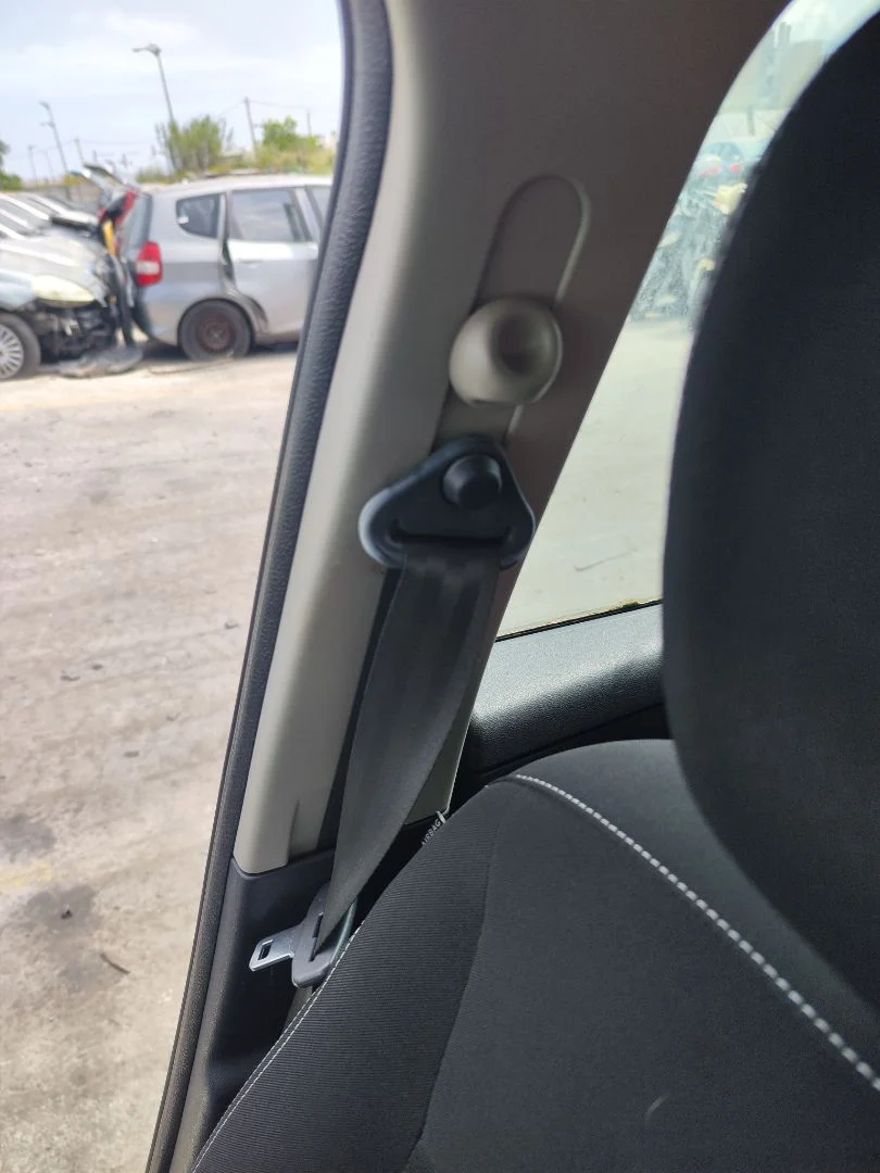 Foto de CINTURON SEGURIDAD DELANTERO DERECHO RENAULT CLIO III 1.2 16V (75 CV / 55 KW)