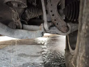 Foto de BRAZO SUSPENSION DELANTERO IZQUIERDO AUDI Q7 (4L) 3.0 V6 24V TDI (233 CV / 171 KW)