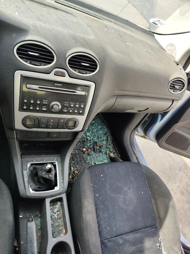 Foto de CONSOLA CENTRAL FORD FOCUS BERLINA (CAP) 1.8 TDCi Turbodiesel CAT (116 CV / 85 KW)