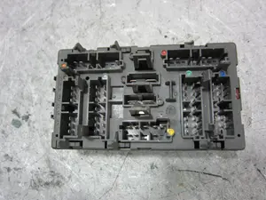 Foto de CAJA RELES / FUSIBLES CITROEN XSARA BERLINA 1.9 Diesel (69 CV / 51 KW) referencia 95685911 foto 9