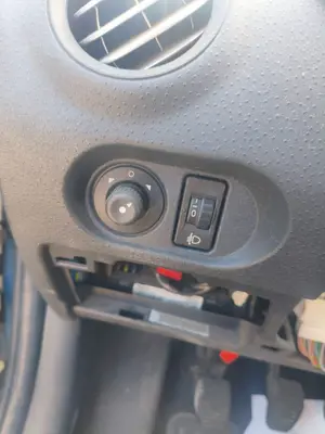 Foto de MANDO RETROVISOR CITROEN C3 1.4  (73 CV / 54 KW)