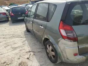 Foto de PUERTA TRASERA IZQUIERDA RENAULT SCENIC II (JM) 1.6 16V (113 CV / 83 KW) referencia 7751475408 foto 5