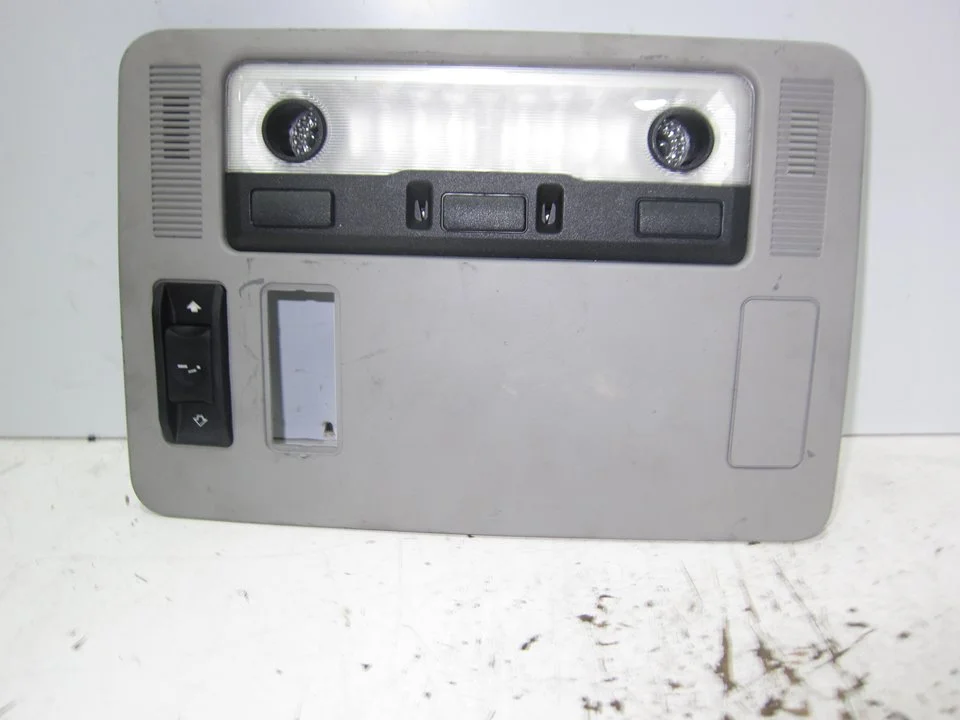 Foto de LUZ INTERIOR BMW SERIE 6 COUPE (E63) 4.4 V8 32V CAT (333 CV / 245 KW) referencia 7062986