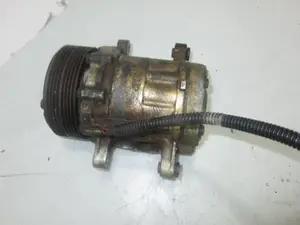 Foto de COMPRESOR AIRE ACONDICIONADO RENAULT MEGANE I SCENIC (JA0) referencia 8600139 foto 3