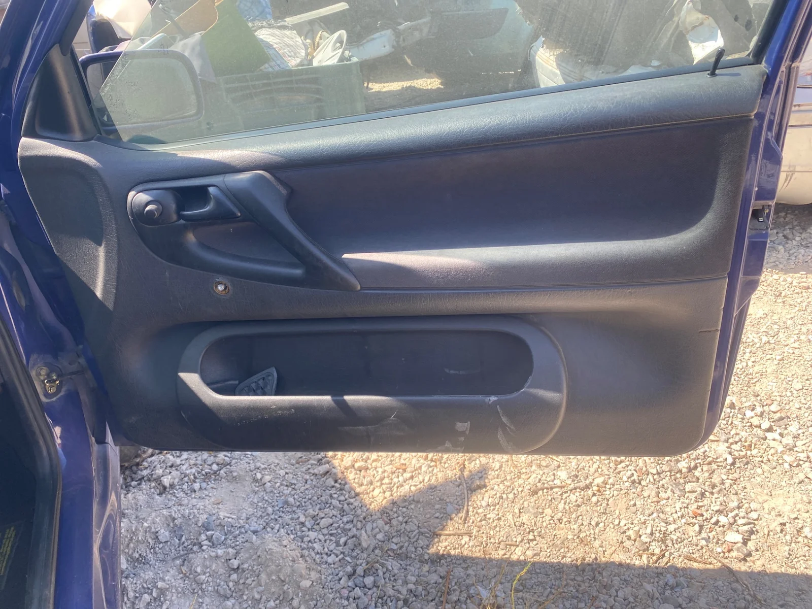 Foto de GUARNECIDO PUERTA DELANTERA IZQUIERDA VOLKSWAGEN POLO III (6N1) 1.4 (60 CV / 44 KW) referencia 6N3867011M FKZ