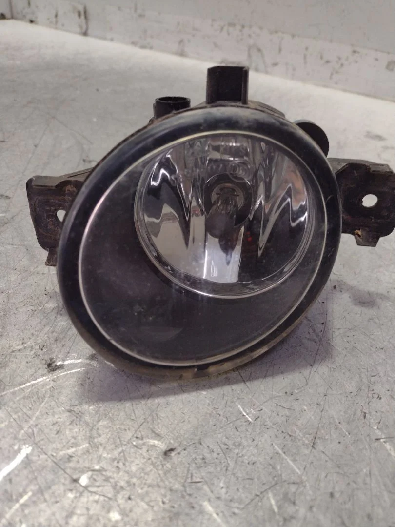 Foto de FARO ANTINIEBLA DERECHO RENAULT CLIO III GRANDTOUR referencia 8200002470