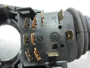 Foto de MANDO MULTIFUNCION OPEL ASTRA F BERLINA 1.6 CAT (101 CV / 74 KW) referencia 7844256 foto 2