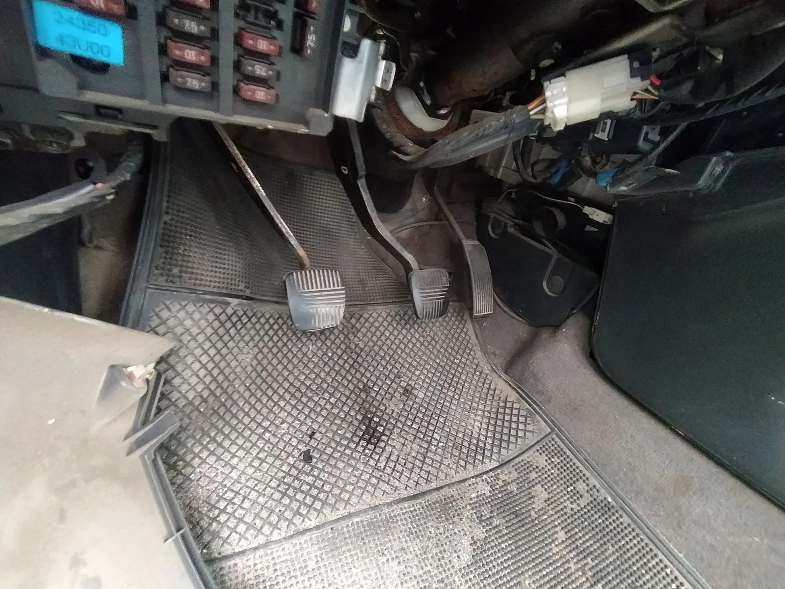 Foto de PEDAL ACELERADOR NISSAN MAXIMA QX (A32) 2.0 V6 24V CAT (140 CV / 103 KW)