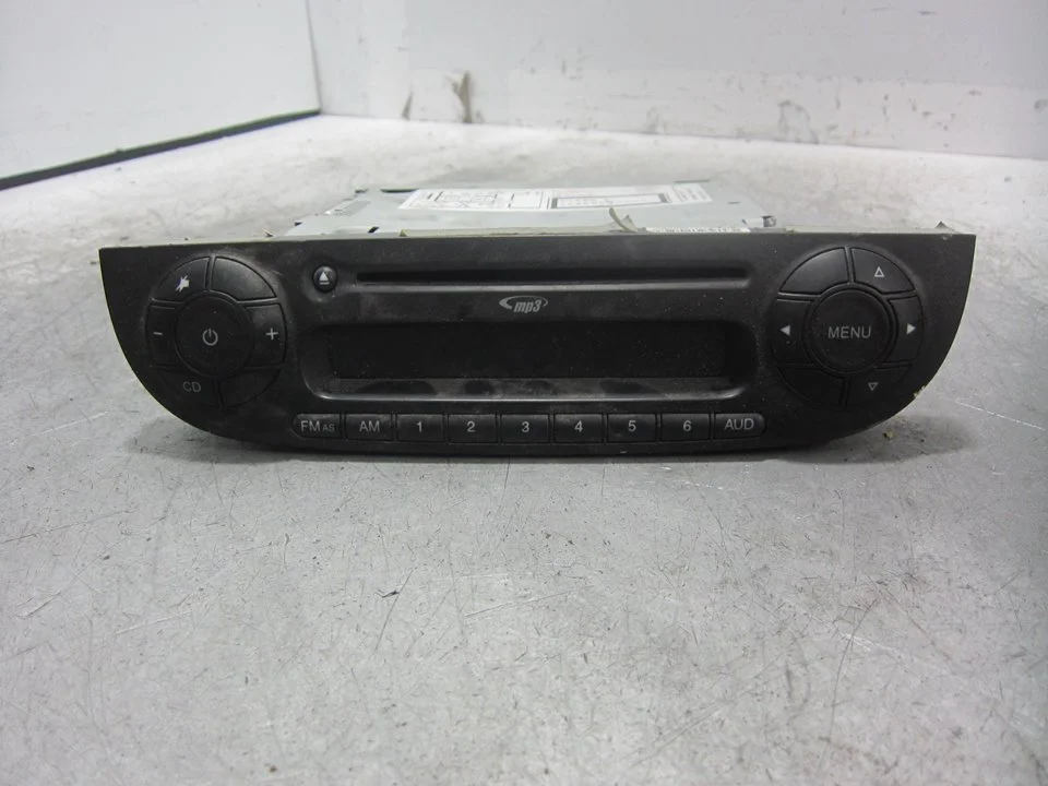 Foto de SISTEMA AUDIO / RADIO CD FIAT 500 (150) BERLINA 1.2 CAT (69 CV / 51 KW) referencia 7647389316