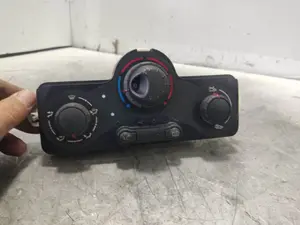 Foto de MANDO CALEFACCION / AIRE ACONDICIONADO RENAULT CLIO III 1.5 dCi Diesel CAT (86 CV / 63 KW) referencia 69590001